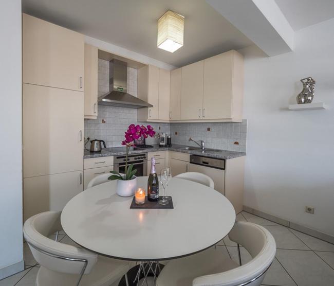 Luxury Penthouse Apartment With 3 Balconies -2 Bedrooms -Petrus View & Parking Luxemburgo Exterior foto
