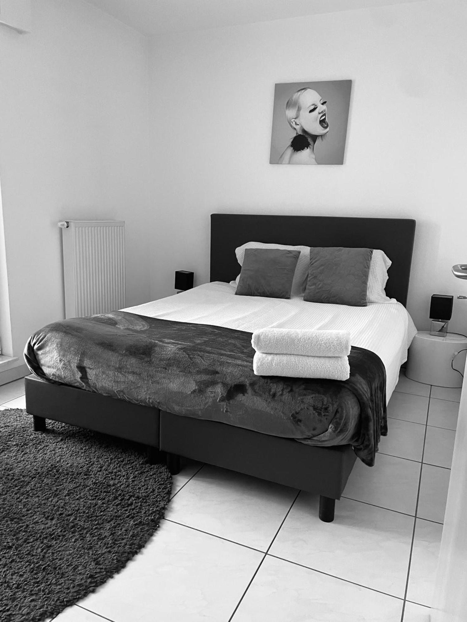 Luxury Penthouse Apartment With 3 Balconies -2 Bedrooms -Petrus View & Parking Luxemburgo Exterior foto