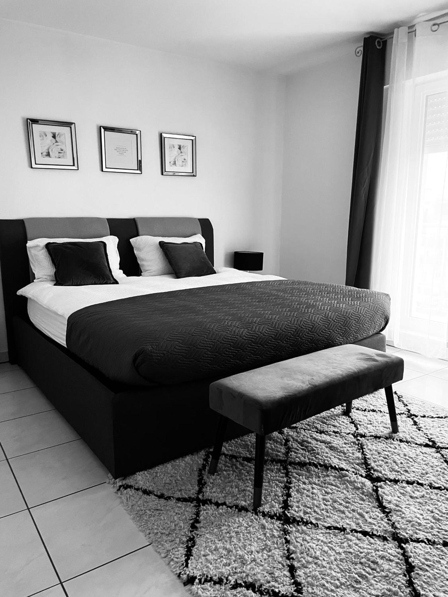 Luxury Penthouse Apartment With 3 Balconies -2 Bedrooms -Petrus View & Parking Luxemburgo Exterior foto